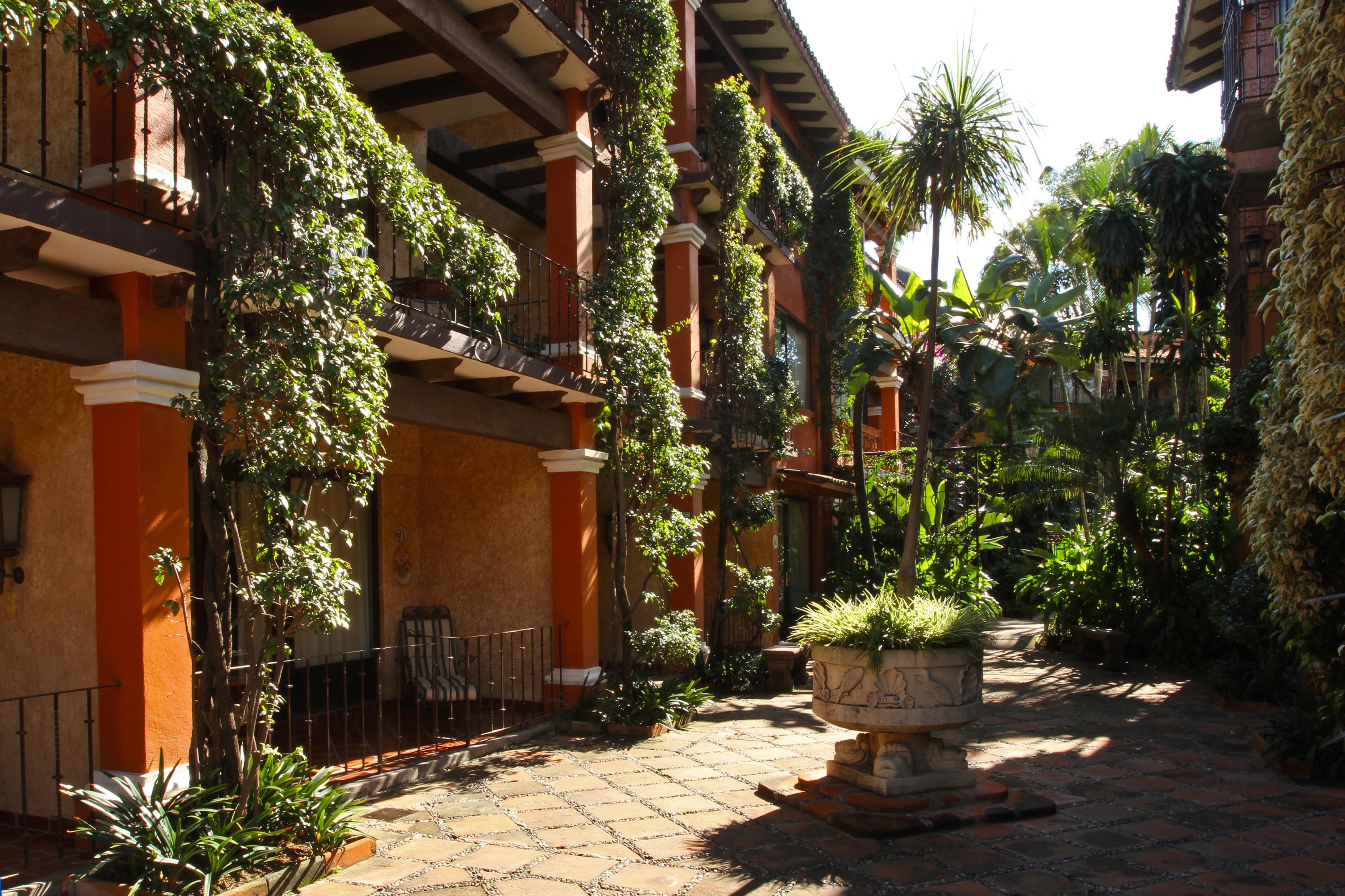 Hosteria Las Quintas Hotel Restaurante Bar Куернавака Екстериор снимка The courtyard of the hotel