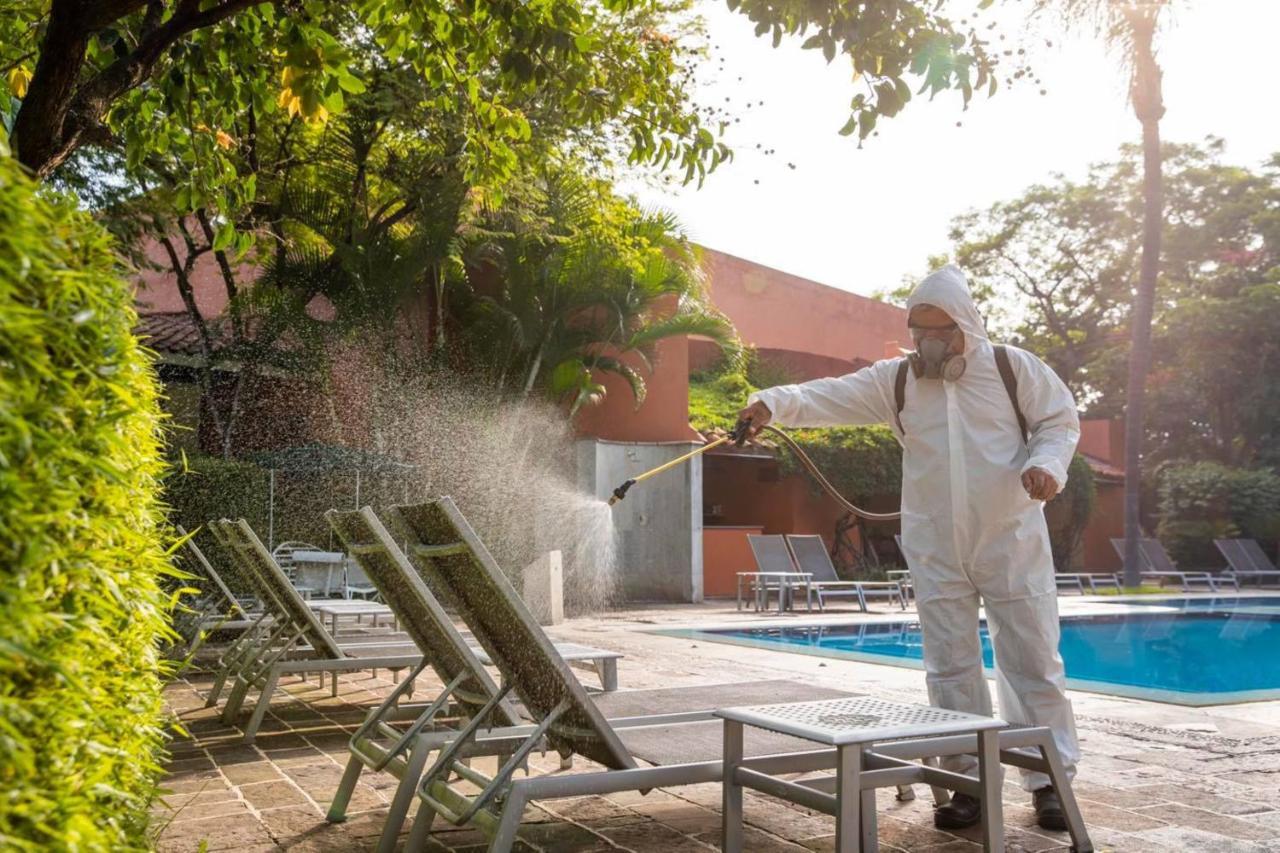 Hosteria Las Quintas Hotel Restaurante Bar Куернавака Екстериор снимка Disinfection of a swimming pool