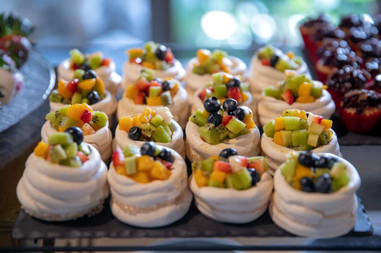 Hosteria Las Quintas Hotel Restaurante Bar Куернавака Екстериор снимка Fruit meringue nests